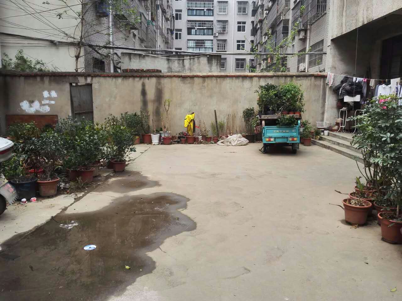 火車站附近兩棟帶院帶門面私房