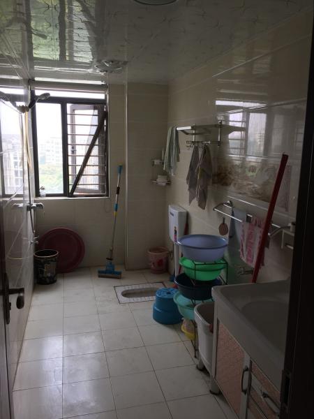 精裝修，好房低價(jià)出售，交通方便，