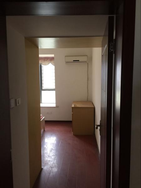 精裝修，好房低價(jià)出售，交通方便，