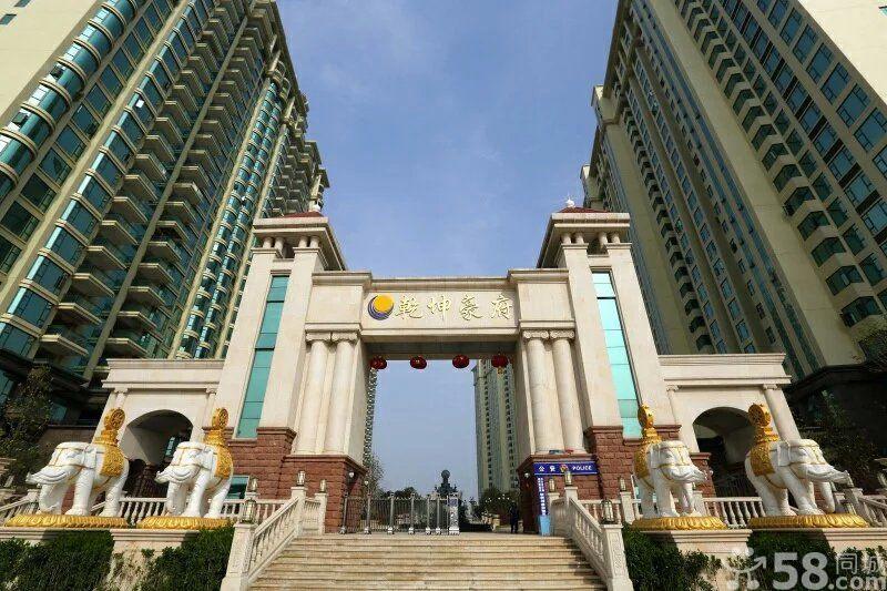 小區(qū)環(huán)境優(yōu)美，鬧鐘取靜，居住適宜