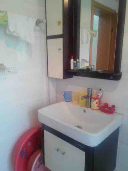 鐵軍花園精裝修房屋急售，