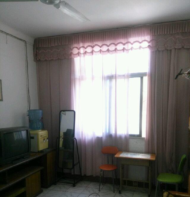 理丝小区2室1厅1卫3／7楼，采光 (个人)