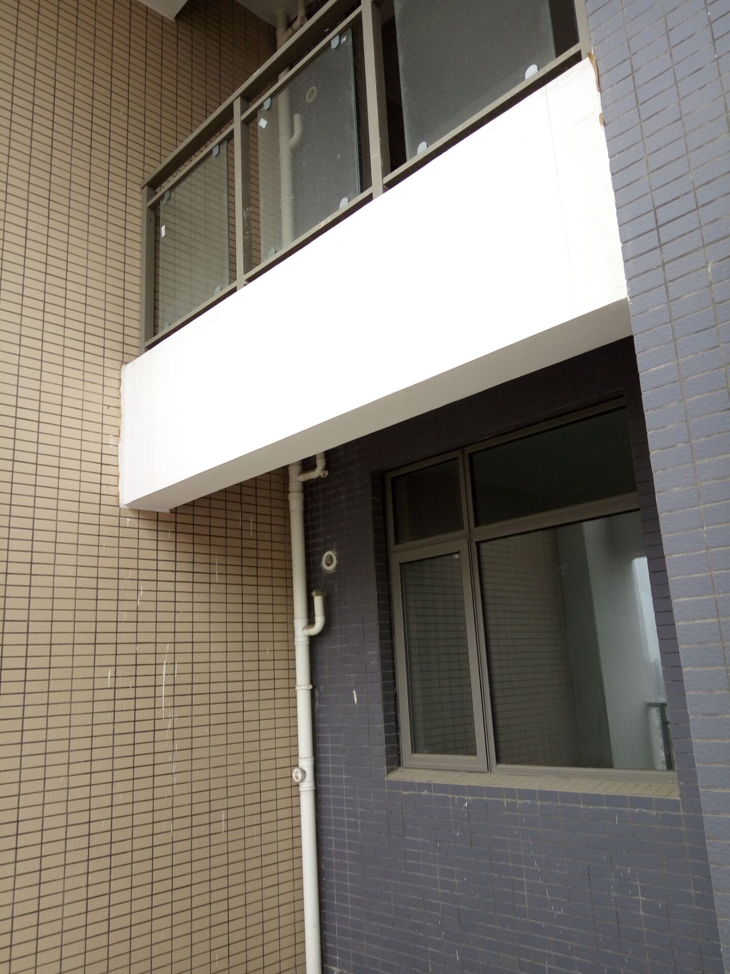 保利國際廣場復(fù)式樓寫字樓招租。