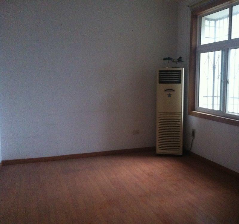 長(zhǎng)征路保險(xiǎn)大樓公司宿舍3室2廳1衛(wèi)