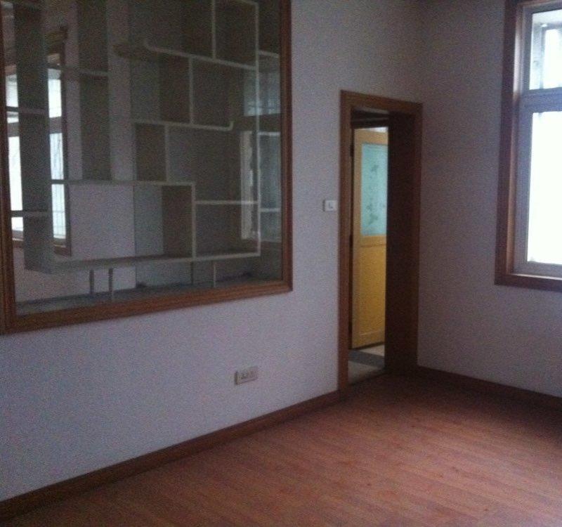 長(zhǎng)征路保險(xiǎn)大樓公司宿舍3室2廳1衛(wèi)