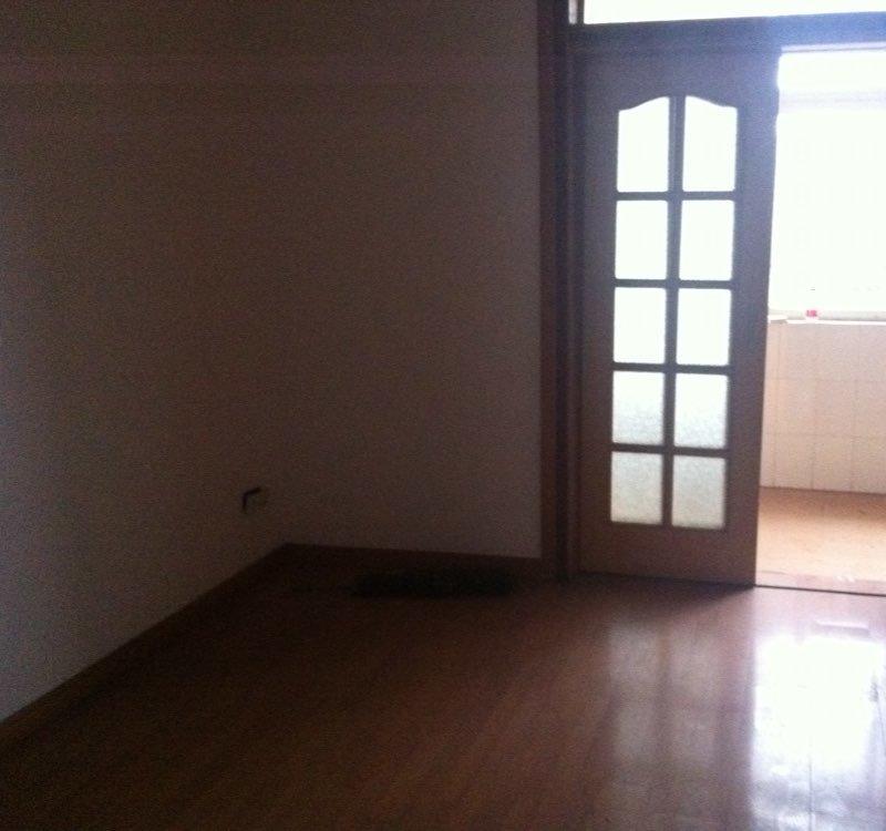 長(zhǎng)征路保險(xiǎn)大樓公司宿舍3室2廳1衛(wèi)