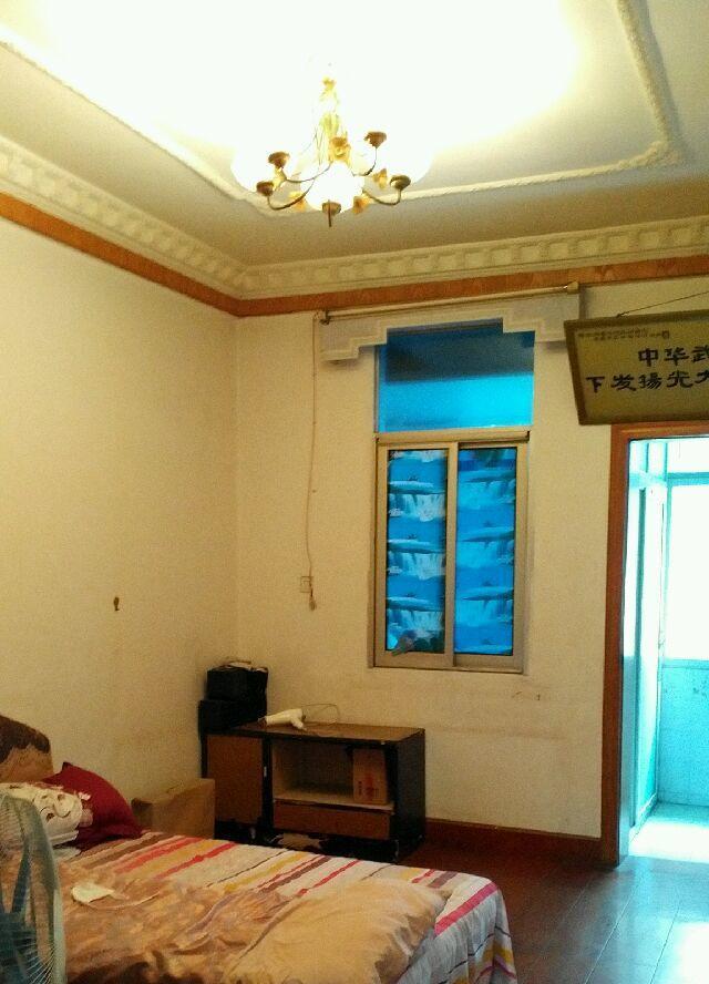 理絲小區(qū)2室1廳1衛(wèi)(個(gè)人)