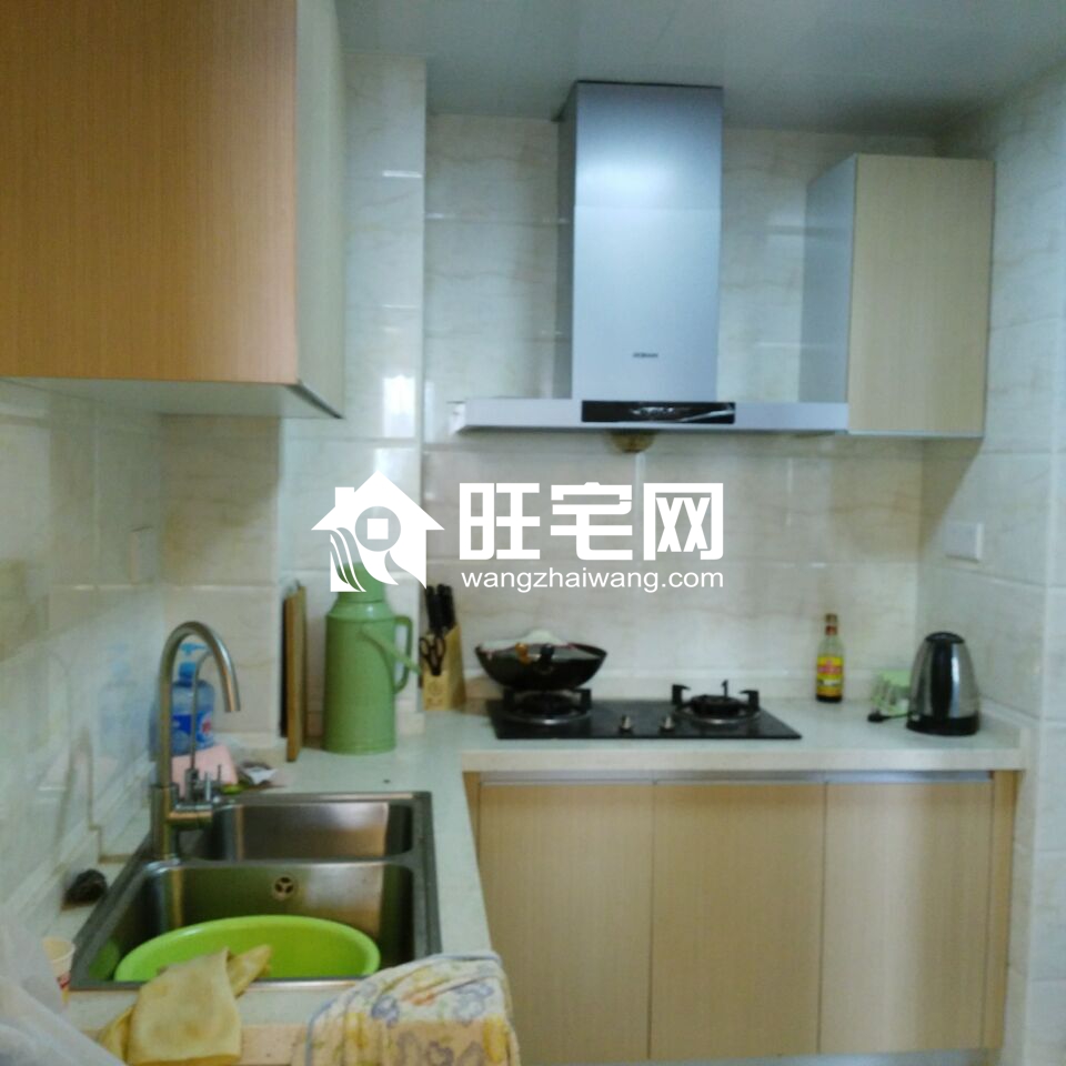 高檔小區(qū)星河天街,精裝拎包入住,購(gòu)物就在家門口,交通出行方便