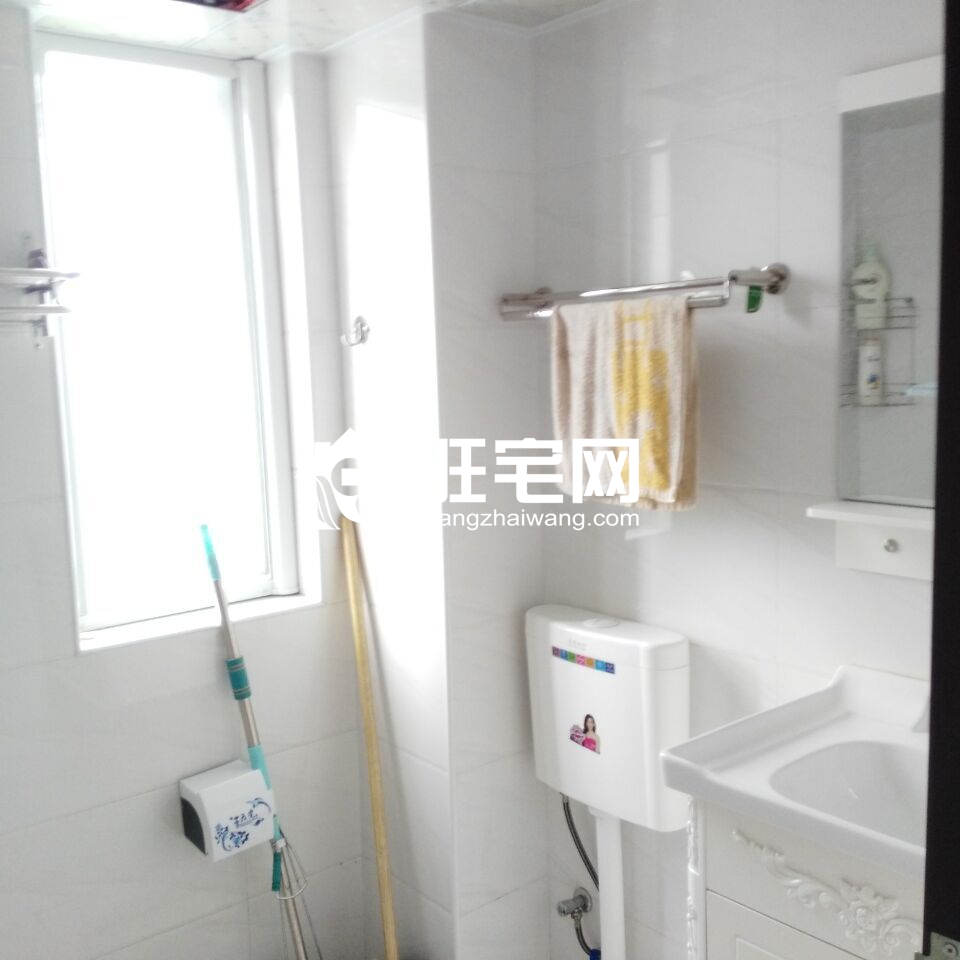 銅雀臺(tái)宜居小區(qū),精裝兩居室,周圍配套齊全,城際鐵路就在家門口