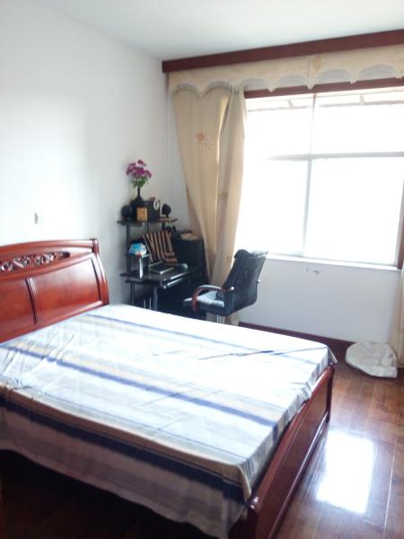 長征二路靠近園林路單位房3室2廳1衛(wèi)142㎡45萬低價(jià)急售！