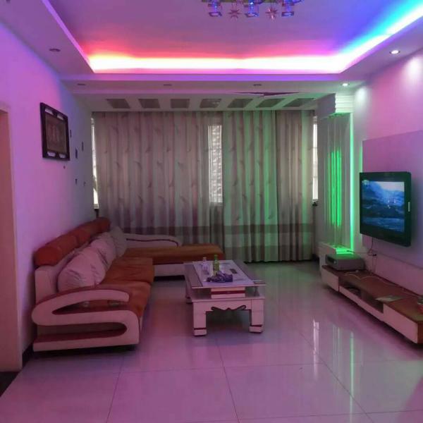 孝南保麗廣場(chǎng)旁邊4樓3室精裝低價(jià)急租！！