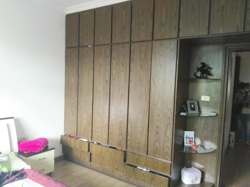  房,商圈 ,好房急售. 看房.一楼带储藏室.