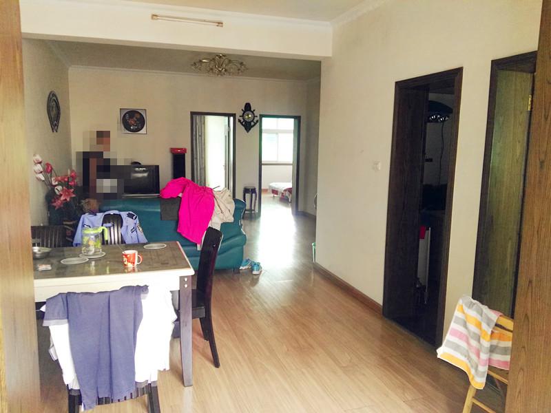  房,商圈 ,好房急售. 看房.一楼带储藏室.