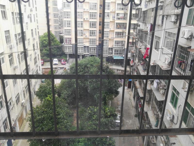  房,商圈 ,好房急售. 看房.一楼带储藏室.