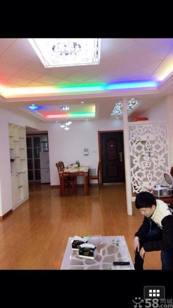 全身心漫步在一片陽光之中，閑適氛圍隨意流露