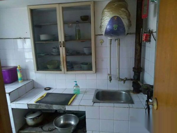 中醫(yī)院旁大東門(mén)對(duì)面槐蔭小區(qū)整套出租