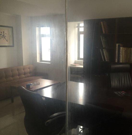 ----長征路保麗廣場附近4樓3室2廳精裝低價出租！---