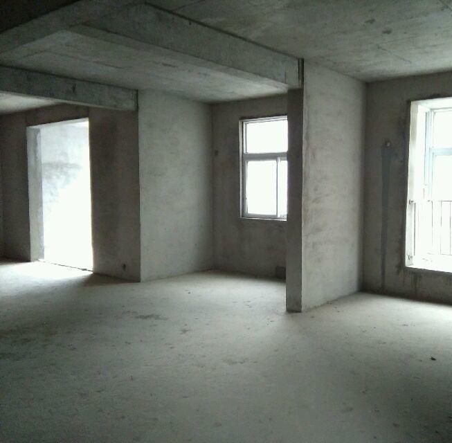 -----三軍帥府，電梯2樓毛坯好房出售----