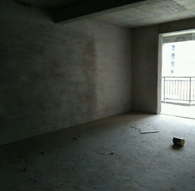 -----三軍帥府，電梯2樓毛坯好房出售----