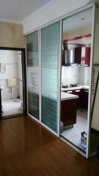 地鐵出口福星城一期3室2廳1衛(wèi)1陽臺(tái)精裝急租