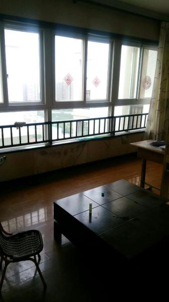 地鐵出口福星城一期3室2廳1衛(wèi)1陽臺(tái)精裝急租