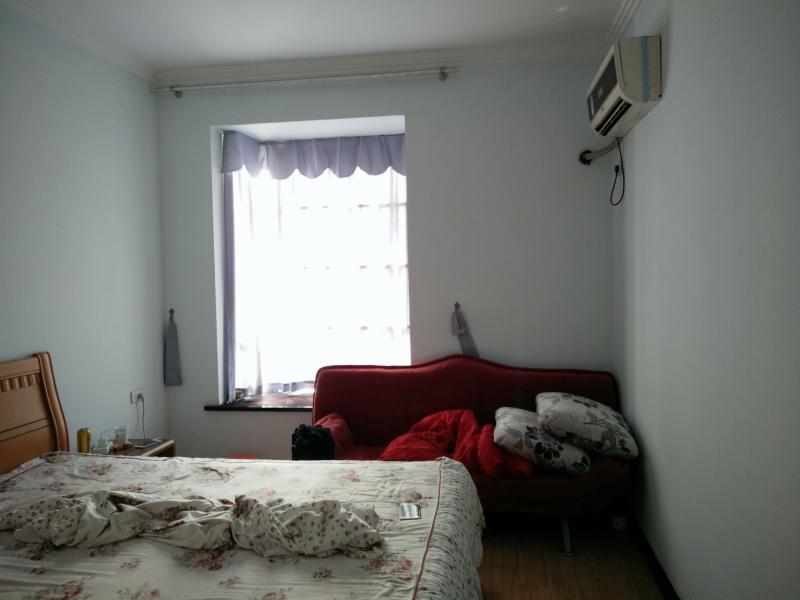 地鐵出口福星城一期3室2廳1衛(wèi)1陽臺(tái)精裝急租