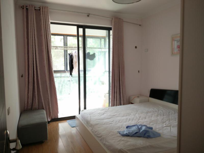 地鐵出口福星城一期3室2廳1衛(wèi)1陽臺(tái)精裝急租