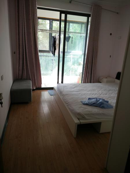 地鐵出口福星城一期3室2廳1衛(wèi)1陽臺(tái)精裝急租