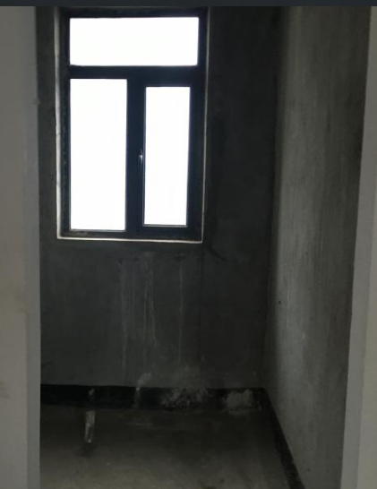 中建国际花园一期顶楼毛坯房超低价出售