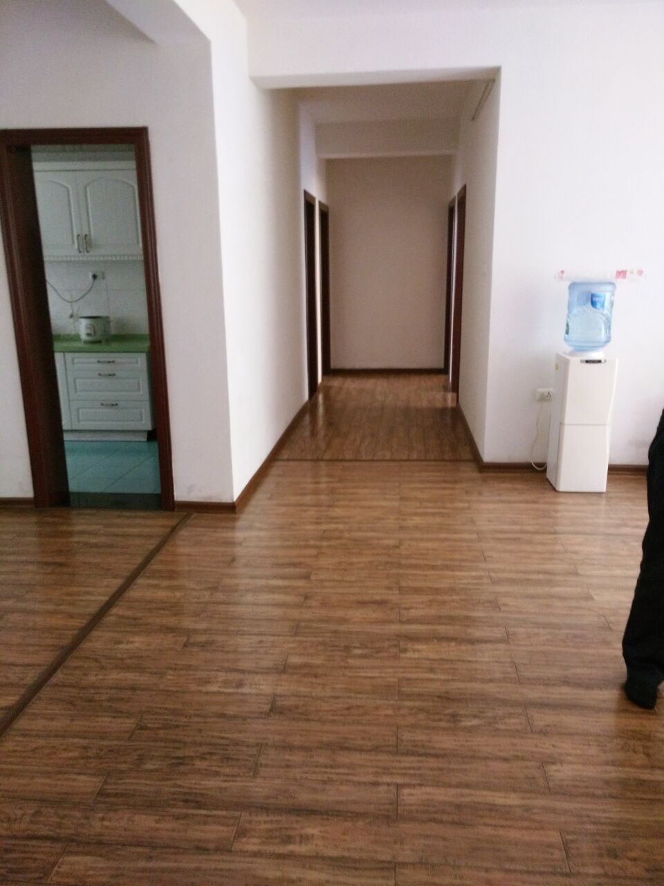 11东门卫校内正街单位房出售