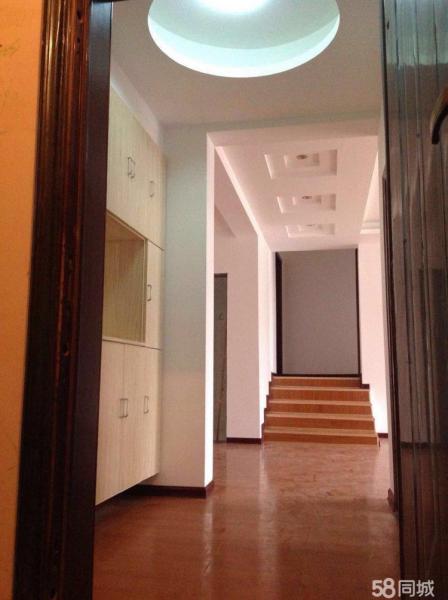 交通方便，共有3路公交，電器齊全，天然氣已通，真正拎包入住