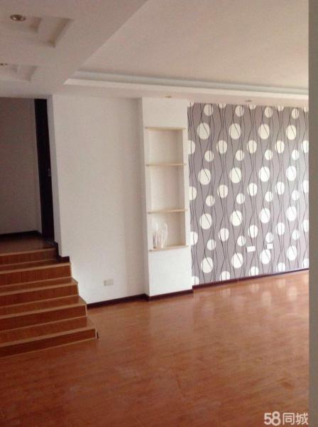 交通方便，共有3路公交，電器齊全，天然氣已通，真正拎包入住