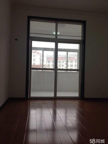 交通方便，共有3路公交，電器齊全，天然氣已通，真正拎包入住