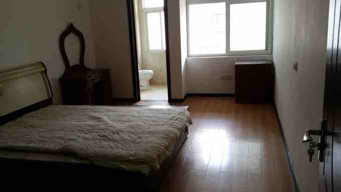 航空路書苑小區(qū)精裝修，拎包入住！