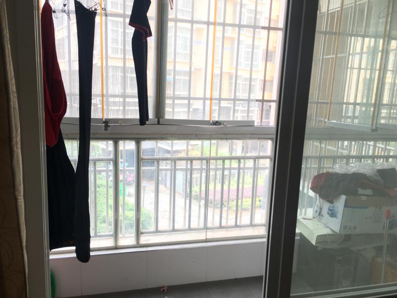 百佳豪庭42萬元90㎡2室2廳1衛(wèi)1陽臺普通請選擇。