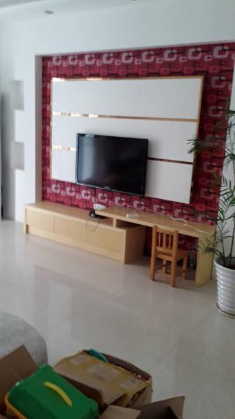 幸?；ǔ?25㎡3室2廳2衛(wèi)2陽臺精裝好房1300元每月急租