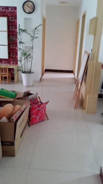 幸?；ǔ?25㎡3室2廳2衛(wèi)2陽(yáng)臺(tái)精裝好房1300元每月急租