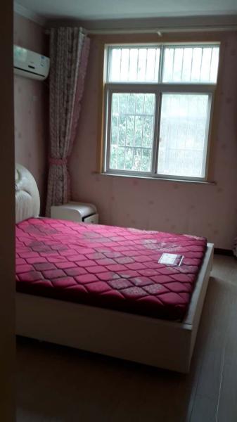 幸?；ǔ?25㎡3室2廳2衛(wèi)2陽(yáng)臺(tái)精裝好房1300元每月急租