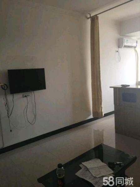 銅鑼灣國際廣場精裝修1室1廳1衛(wèi)1400元拎包即可入??！