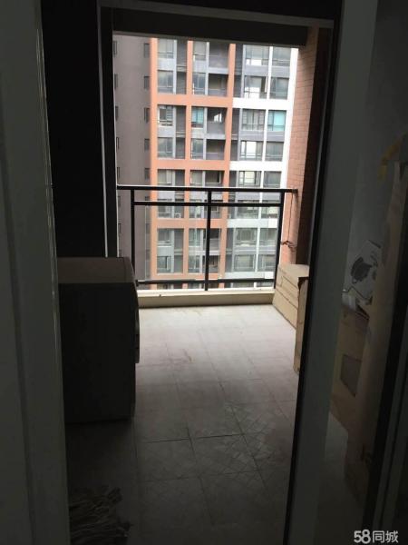 灣流匯精裝修3居室拎包入?。? src=