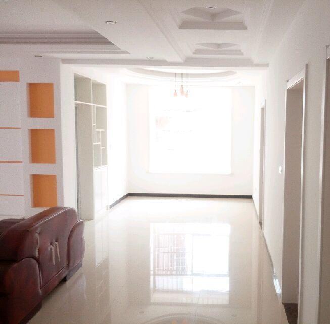 -----三軍帥府3室2廳1衛(wèi)132平，四樓精裝出租----