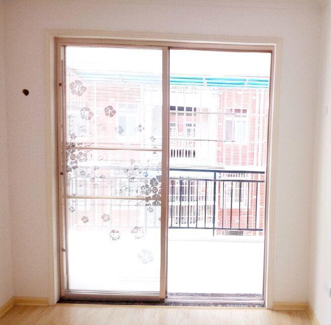 -----三軍帥府3室2廳1衛(wèi)132平，四樓精裝出租----