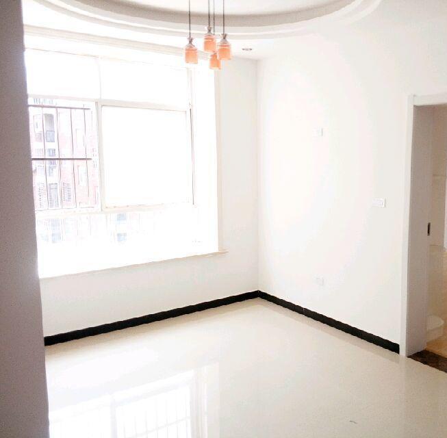 -----三軍帥府3室2廳1衛(wèi)132平，四樓精裝出租----