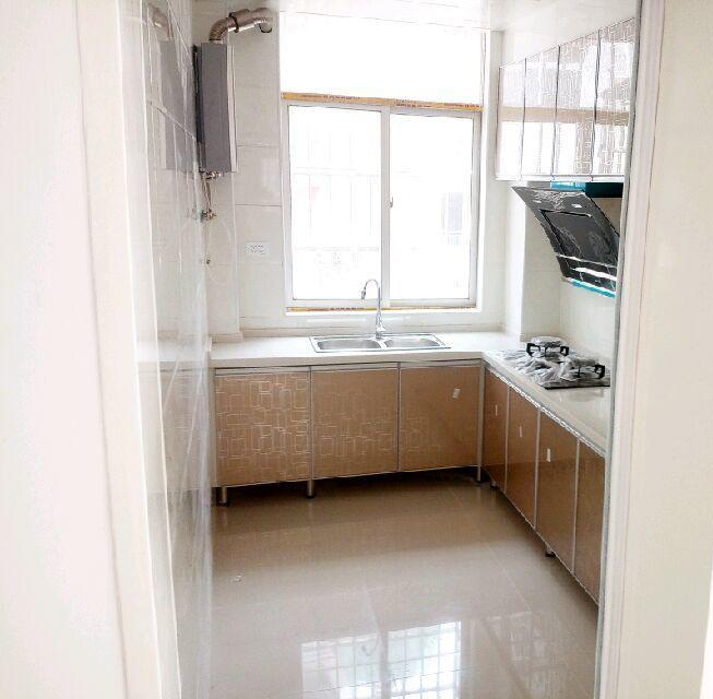 -----三軍帥府3室2廳1衛(wèi)132平，四樓精裝出租----