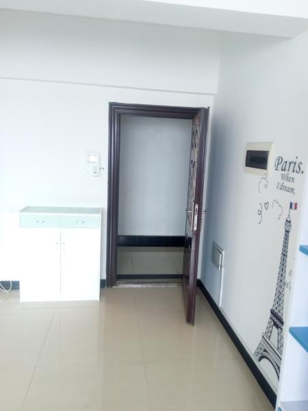 ----保麗廣場(chǎng)1室1廳50平米精裝修-----