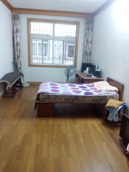 -----華隆公館對(duì)面體育西路小區(qū)139平3室2廳1衛(wèi)低價(jià)售