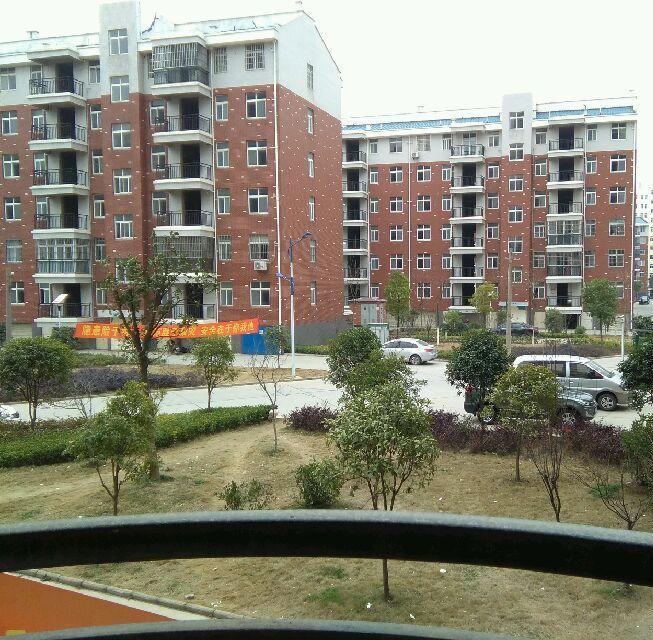 ----三軍帥府，電梯好房出售-----