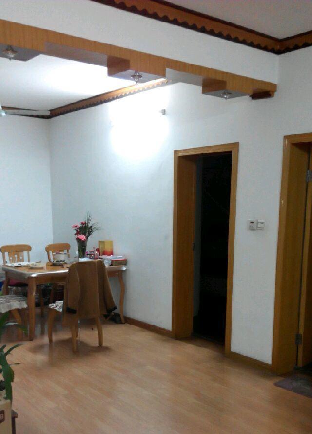 ----香澳路步行街4樓3室2廳1衛(wèi)，南北通透采光充足---