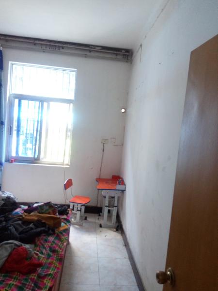 ----園林路單位房3室1廳1衛(wèi)1陽臺低售----