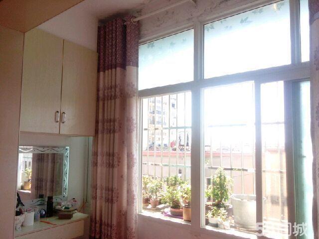 3室1廳1衛(wèi)精裝可拎包入住